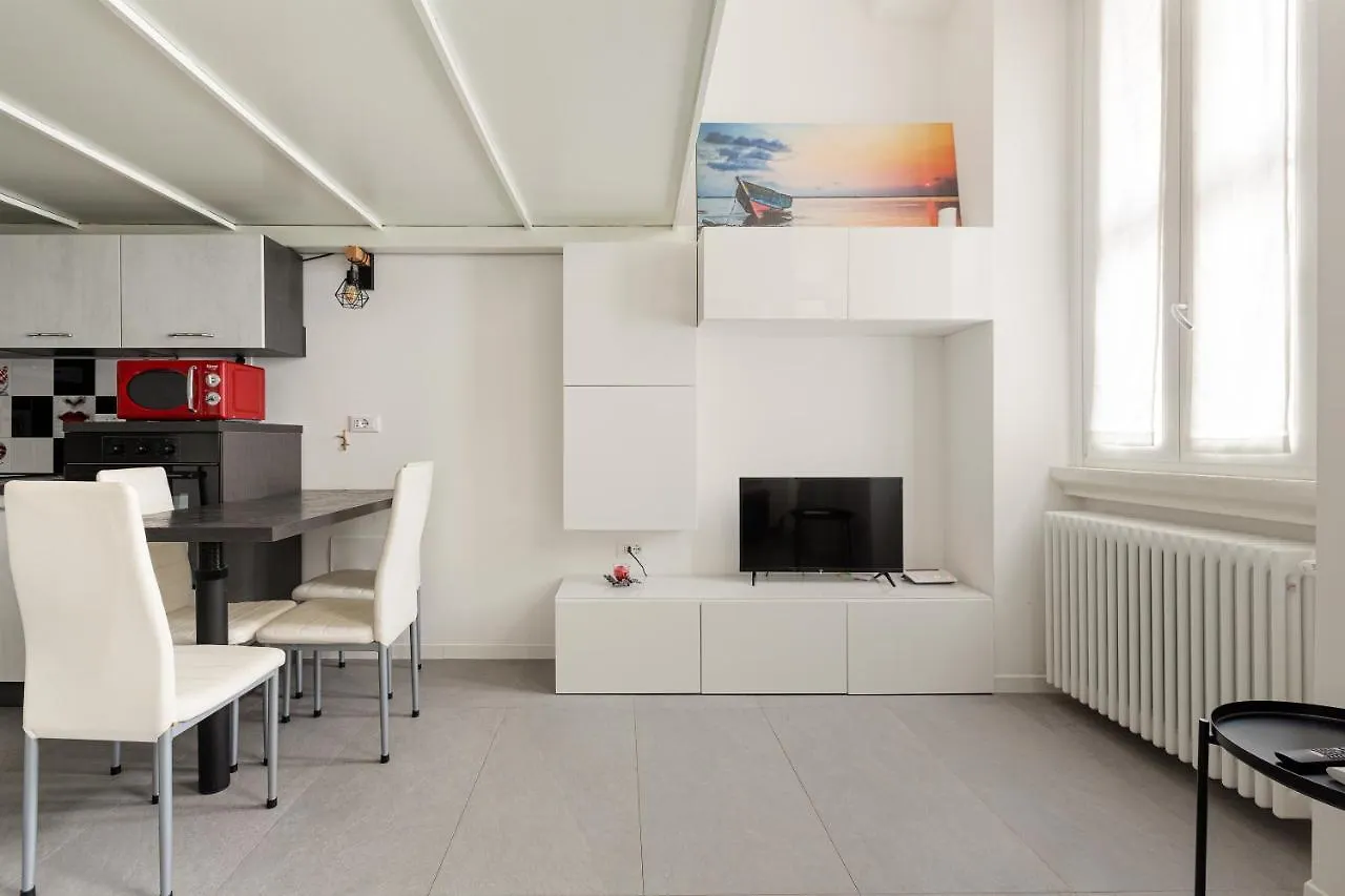 Cosy And Quiet Apartment In Milano 0*, Milan Italy