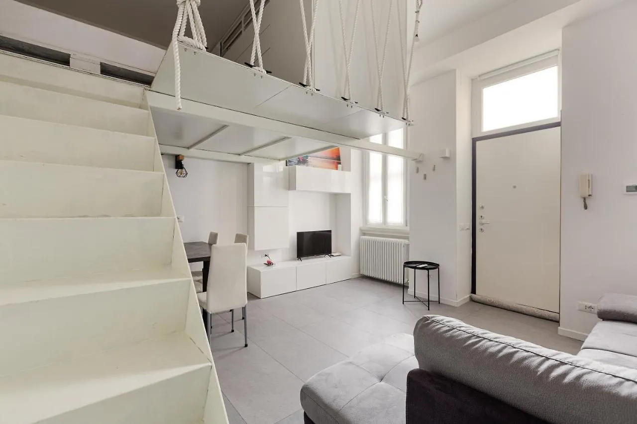 Cosy And Quiet Apartment In Milano Italy