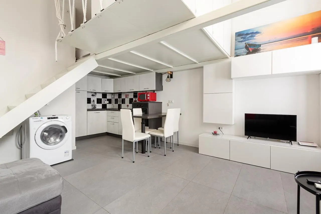 Cosy And Quiet Apartment In Milano Italy
