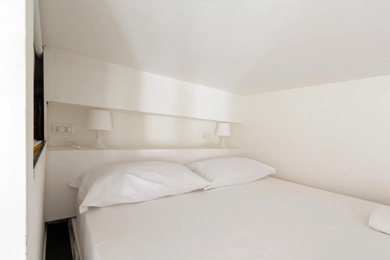 Cosy And Quiet Apartment In Milano